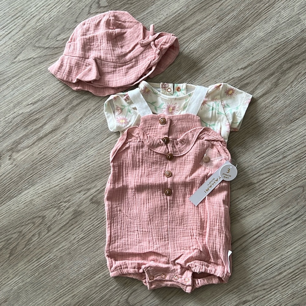 NWT 6-9M Tahari Baby 3 Piece Set